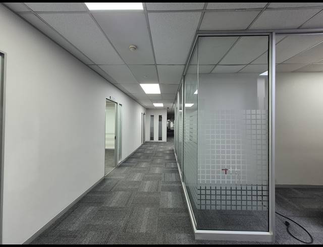6,233M² OFFICE FOR SALE IN HYDE PARK